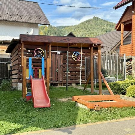 Hotel Aura Karpat Bukovel Esterno foto