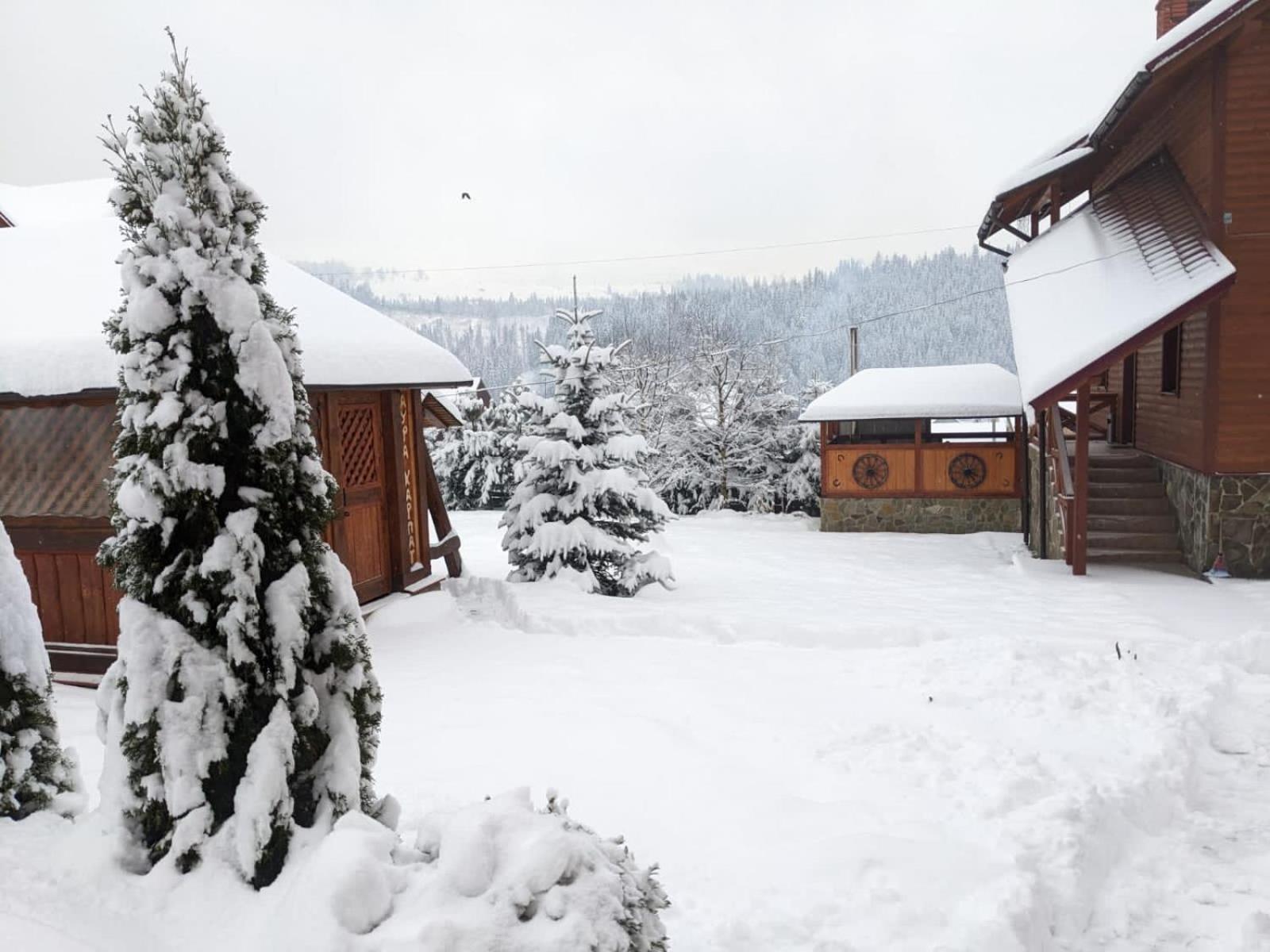 Hotel Aura Karpat Bukovel Esterno foto