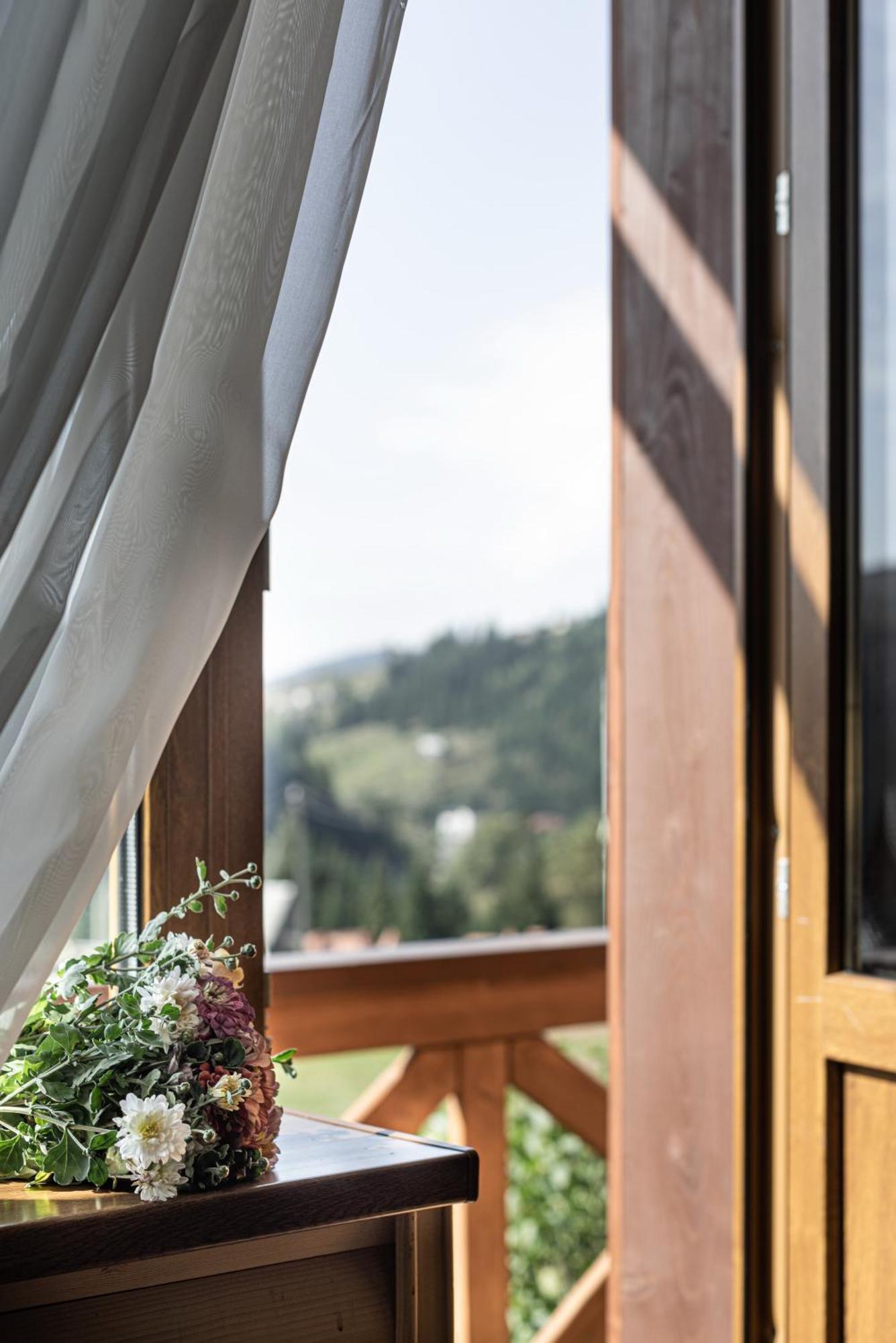 Hotel Aura Karpat Bukovel Esterno foto
