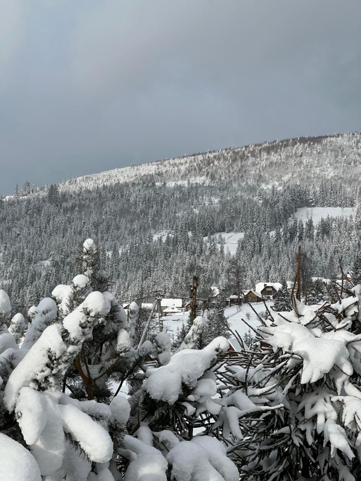 Hotel Aura Karpat Bukovel Esterno foto
